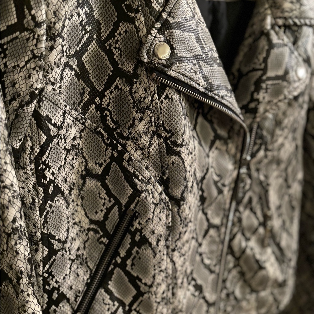 Kensie Python Snake Print Jacket (Crop) - Size Me… - image 5